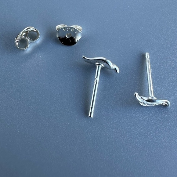 Sterling Silver Leaves Ear Stud - Picture 10 of 11